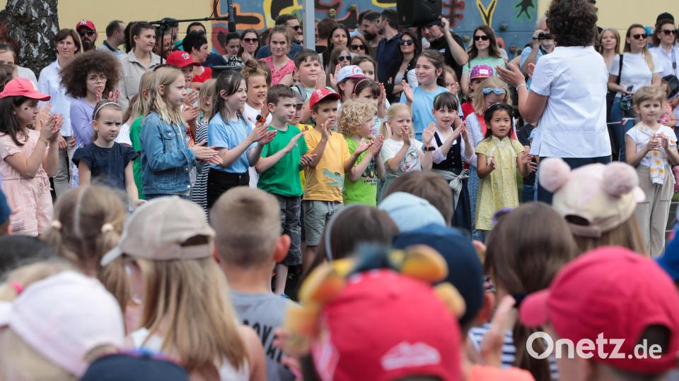 &quot;Helfen verbindet&quot;, so lautete das Motto des Schulfests der Albert-Schweitzer-Schule. Bild: Wolfgang Steinbacher