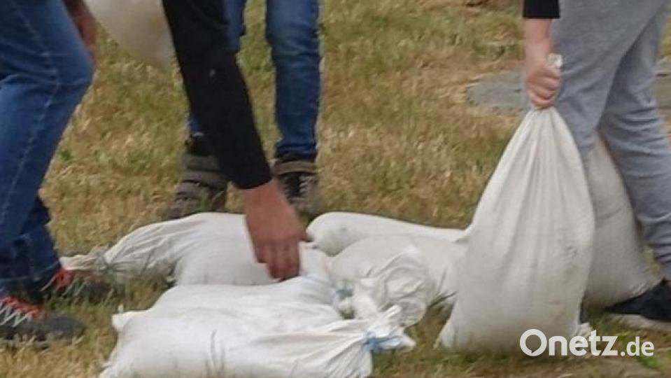 Zum Hochwasserschutzkonzept gehören auch Sandsäcke. Bild: WWA Weiden, Heidi Thiel/exb