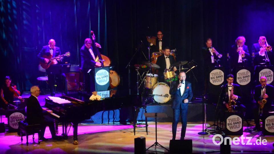 Volker Heißmann mit der Thilo Wolf Big Band. Bild: Kunz