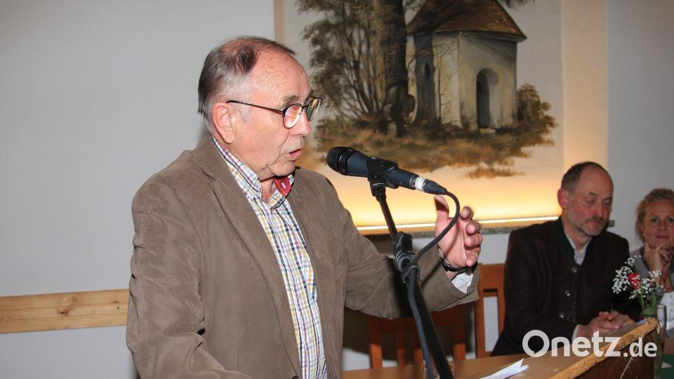 Humorvoll und kurzweilig beleuchtete der &quot;Gloser-Hans&quot;, Johann Konrad, die Vereinsgeschichte. Bild: wro