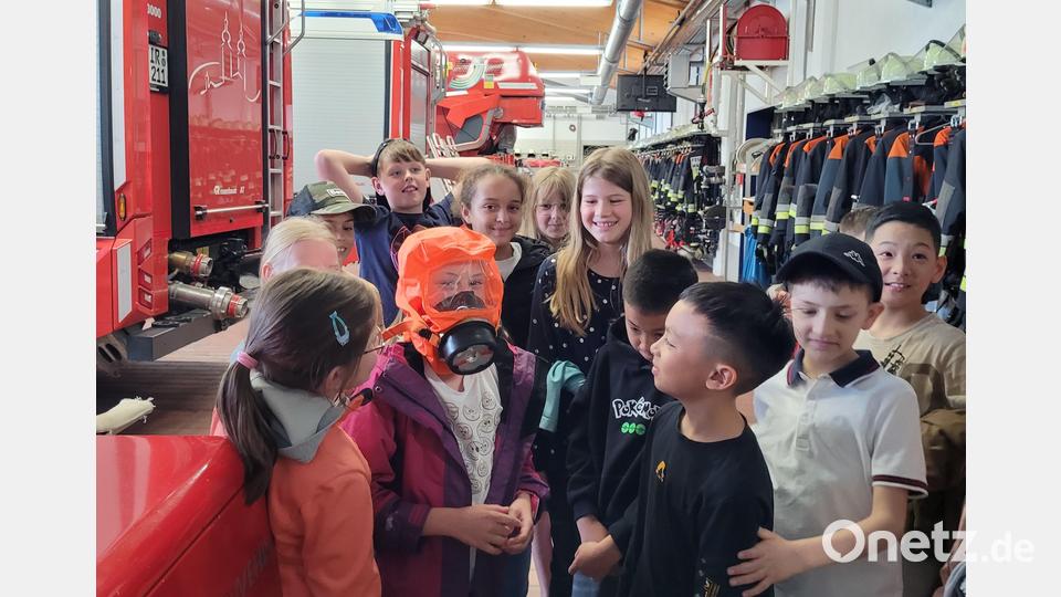 Grundschulkinder bei der Feuerwehr. Bild: Grundschule Waldsassen/exb
