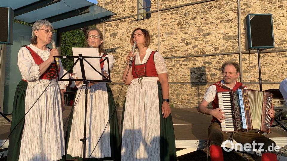 Die Schönseer Moila bei ihrem Auftritt. Bild: Nicole Rochelt, Stadt Schönsee/exb