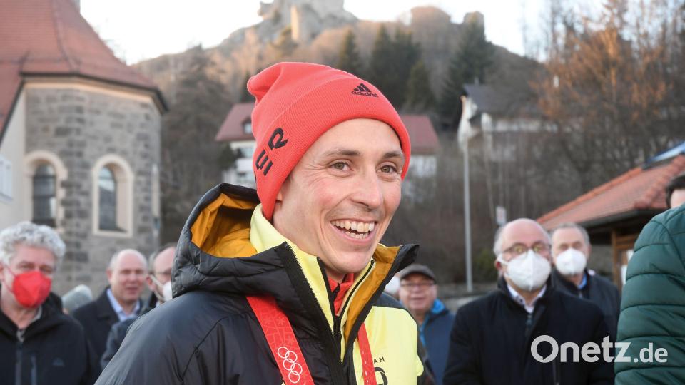 Das Bild zeigt Eric Frenzel bei einem Empfang in der Gemeinde Flossenbürg. Archivbild: Gabi Schönberger