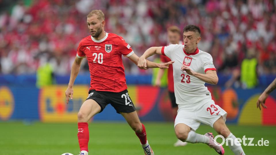Konrad Laimer und seine Österreicher hatten die Nase vorn im Duell mit Polen. Bild: Sören Stache/dpa