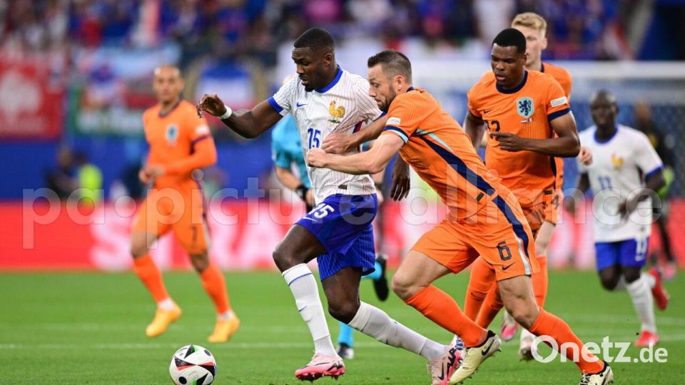 Frankreich gegen Niederlande war eine intensive Partie. Hier Marcus Thuram (l) im Zweikampf mit Stefan De Vrij. Bild: Sipa USA/dpa