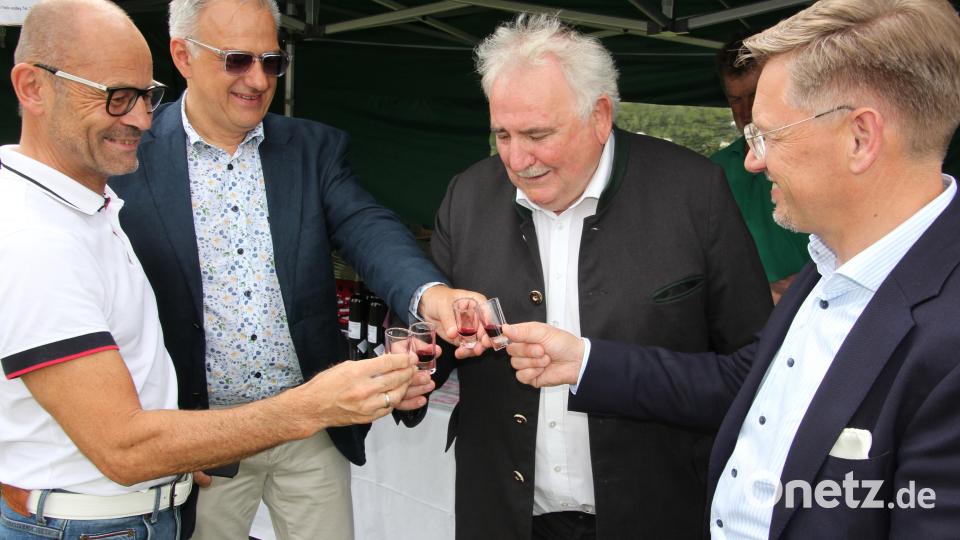 Ein Prösterchen in Ehren mit Aronia-Saft. Bild: kro