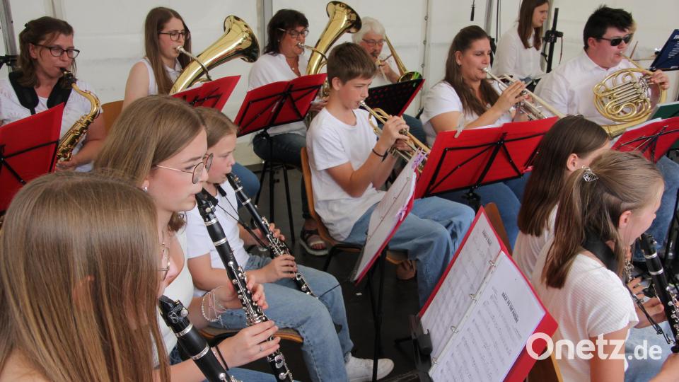 Die Bläserklasse der Großkonreuther Blasmusik spielte auf. Bild: kro
