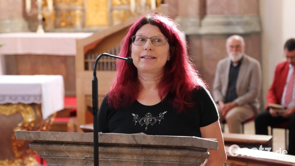 Humorvoll und detailreich stellte Partrizia Zimmermann insgesamt 13 Sulzbacher Prinzessinnen vor. Bild: cog