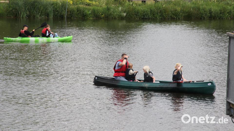 Kanufahrten auf dem Fischhofparkteich waren eine Attraktion. Bild: kro