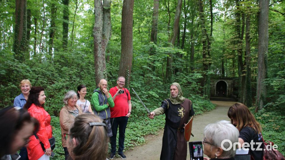 Raubritter Wolfgang Bräutigam verteidigt seinen Annaberg vor unliebsamen Touristen. Bild: sne