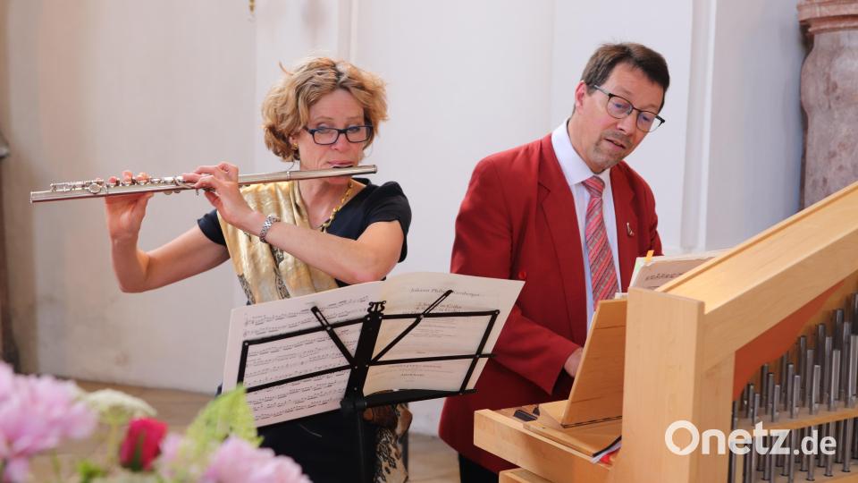 Dr. Michaela Beha und Dr. Markus Lommer spielten Musik aus der Zeit der Sulzbacher Prinzessinnen. Bild: cog