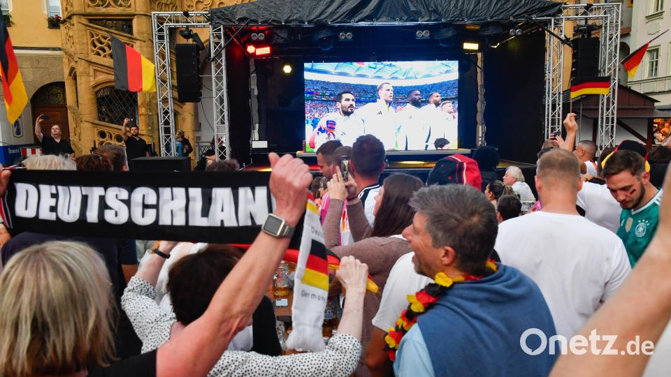 Public-Viewing am Marktplatz Altstadtfest Amberg 2024. Fußball EM 2024. Bild: Petra Hartl