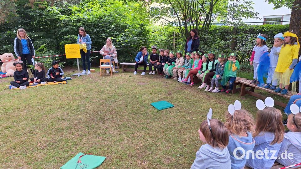 Gleich zu Beginn der Feier hatte die Kinder als „Die musikalische Mäusefamilie“ ihren großen Auftritt. Bild: myd