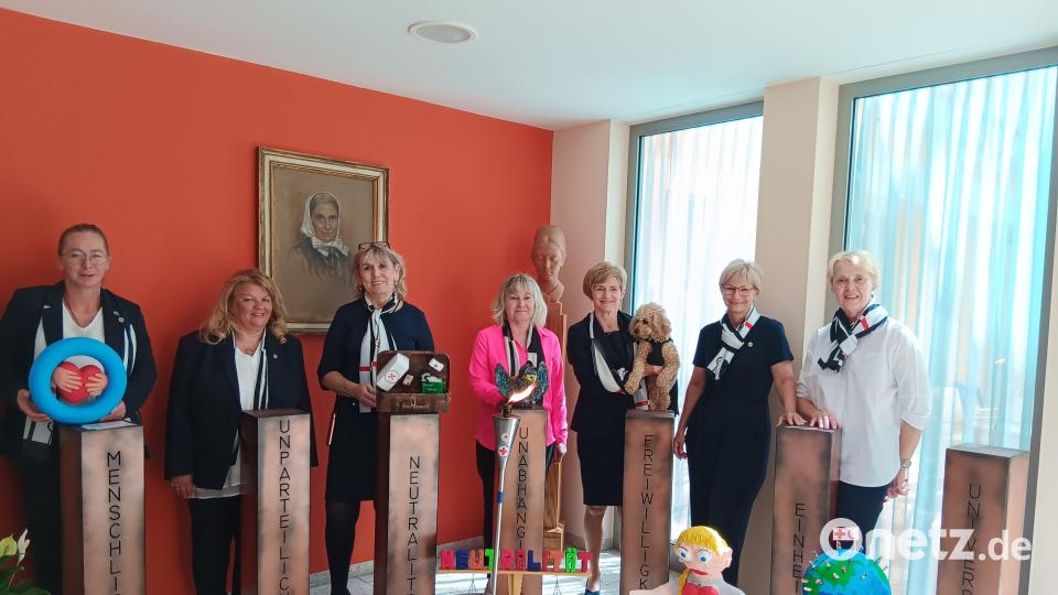 Im Wallmenichhaus (von links): Josefine Falkenstein, Emily Hirschmann-Pirzer, Angelika Kunst, Anneliese Mailer, Tatjana Richter (Oberin der Schwesternschaft), Andrea Kappel und Birgit Hüttner. Bild: Janine Schuster/exb