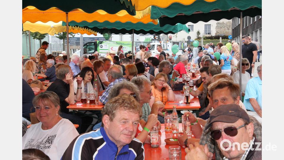 Alle Sitzplätze waren am Sonntag vor der Bühne besetzt. Bild: kro