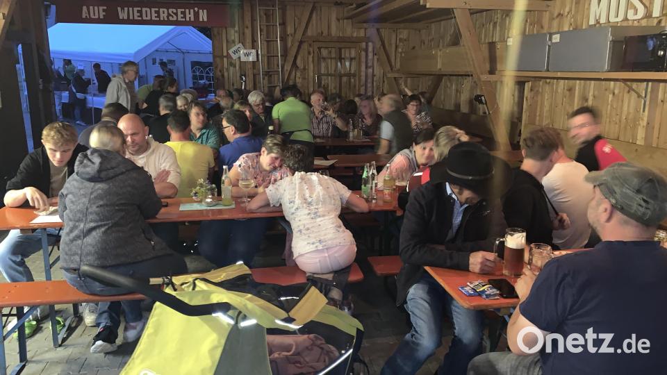 Voll besetzte Mosterei beim Wein- und Zoiglfest Bild: tok