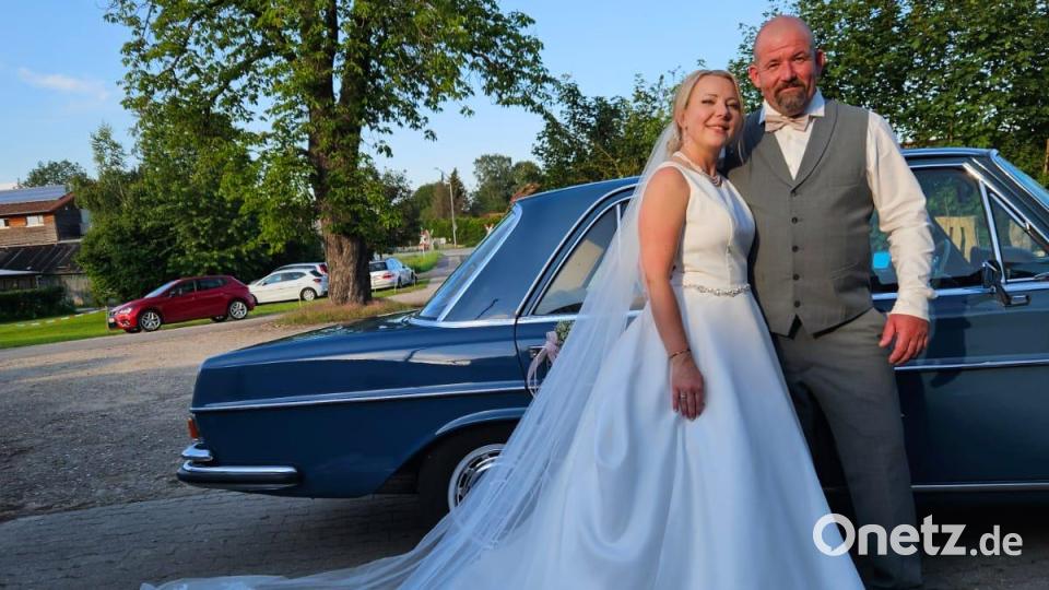 Regina Zahn und Matthias Hackl geben sich in Ammerthal das Jawort. Bild: hdk