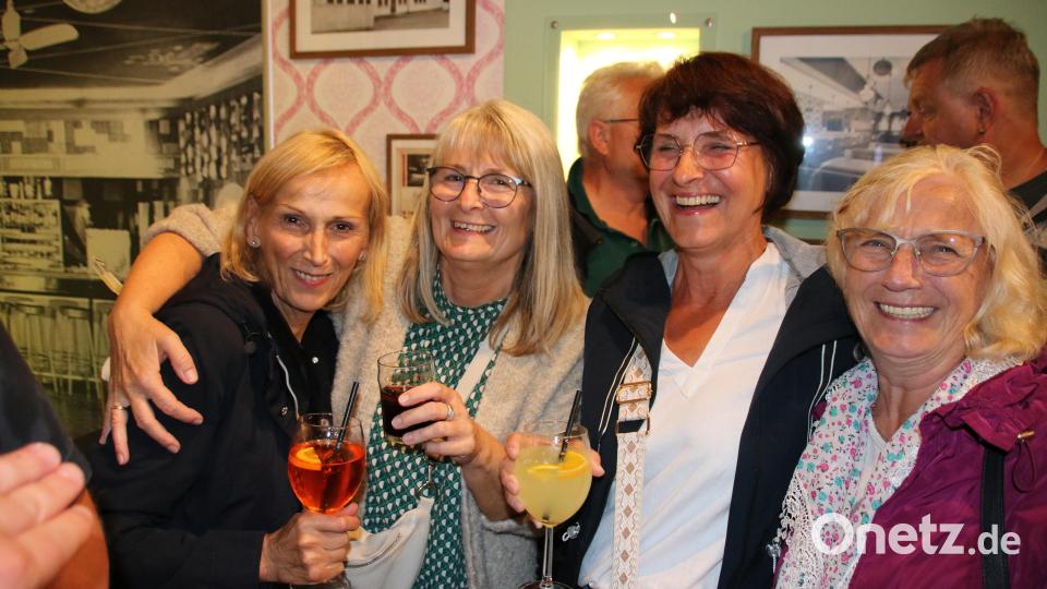 Oberpfälzerische-Österreichische Freundschaft: 3. Bürgermeisterin Anita Heßler (2. von links) freute sich über den Besuch der Partnergemeinde Grafenwörth. Bild: sne