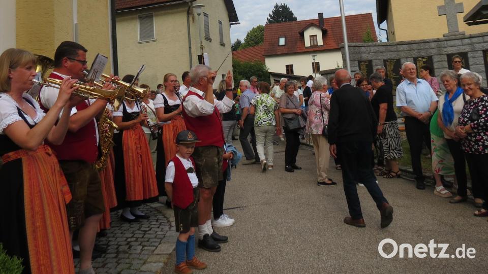 Die Blaskapelle Gleiritsch spielt ein Ständchen. Bild: tja