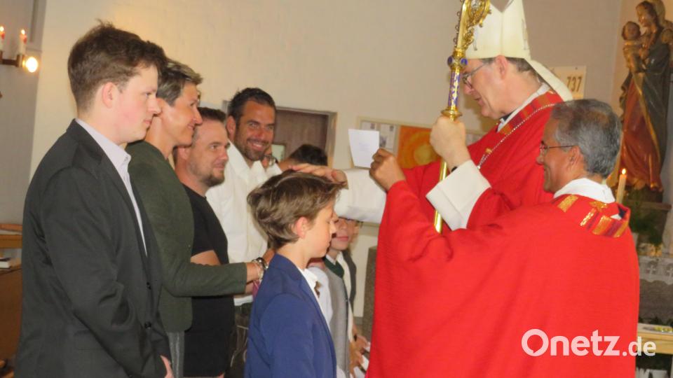 80 Kinder aus den katholischen Pfarreien Altenstadt und Parkstein empfingen das Sakrament der Firmung. Bild: Medienbüro Adam/exb