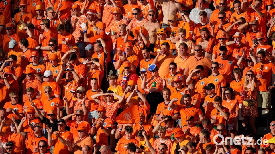 Erneut unterstützten viele mitgereiste niederländische Fans ihr Nationalteam. Bild: Soeren Stache/dpa