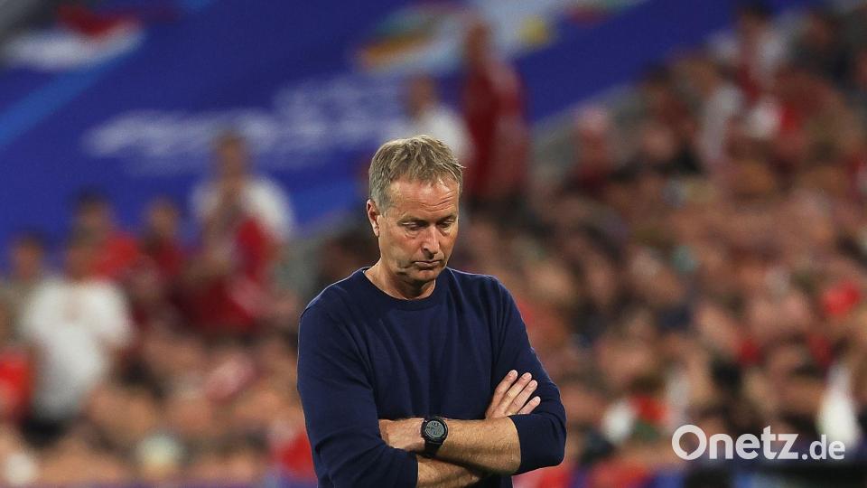 Dänemarks Trainer Kasper Hjulmand zitterte an der Seitenlinie mit seinem Team. Bild: Daniel Löb/dpa