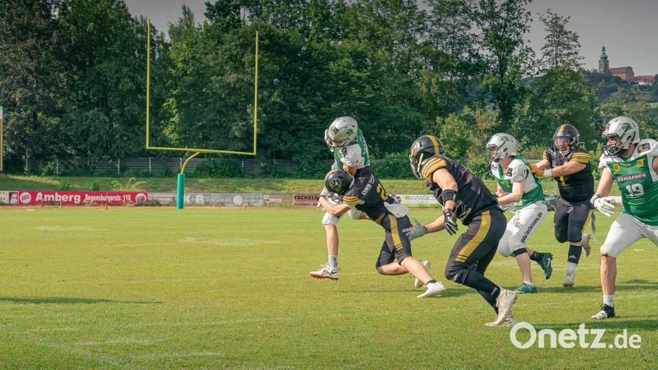 Bilder aus der Partie Amberg Mad Bulldogs (dunkle Trikots) gegen Landsberg X-Press (Endstand 9:50). Bild: Maxim Burghardt/exb