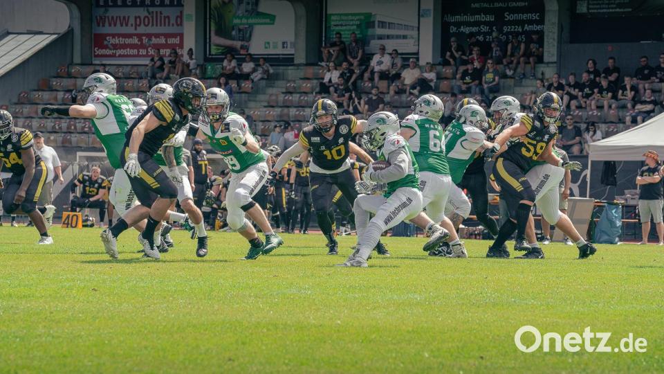 Bilder aus der Partie Amberg Mad Bulldogs (dunkle Trikots) gegen Landsberg X-Press (Endstand 9:50). Bild: Maxim Burghardt/exb