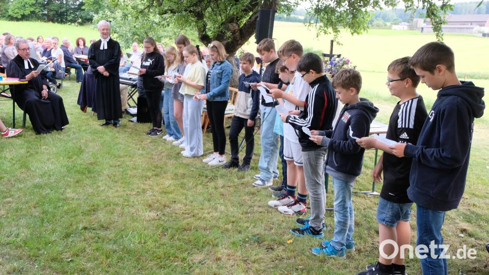 Die zwölf Präparanden aus Floß und Flossenbürg haben sich vorgestellt. Bild: le