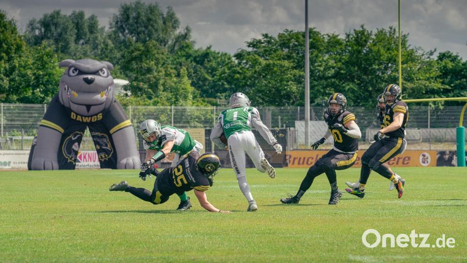 Bilder aus der Partie Amberg Mad Bulldogs (dunkle Trikots) gegen Landsberg X-Press (Endstand 9:50). Bild: Maxim Burghardt/exb