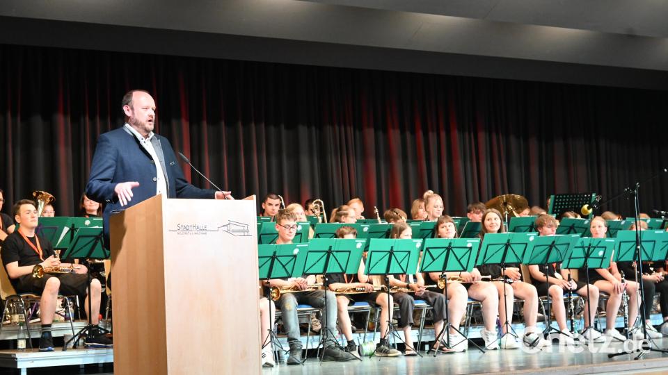 Landrat Andreas Meier verzichtet für den ersten musischen Abend des Landkreises auf einen Fußball-Abend. Bild: kki/exb