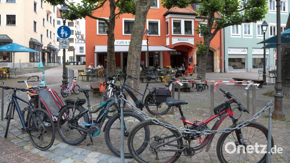 Viehmarkt in Amberg. Die Abstell-Bügel reichen für die zahlreichen Fahrräder, die dort parken nicht aus. Bild: Wolfgang Steinbacher