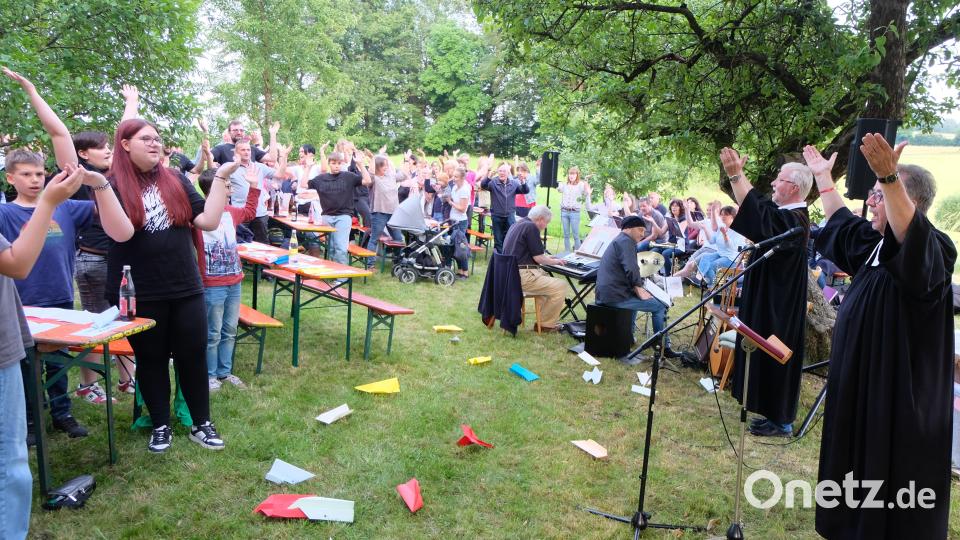 Der Gottesdienst auf dem Land in Pauschendorf ist ein starkes Bekenntnis christlichen Glaubens. Bild: le