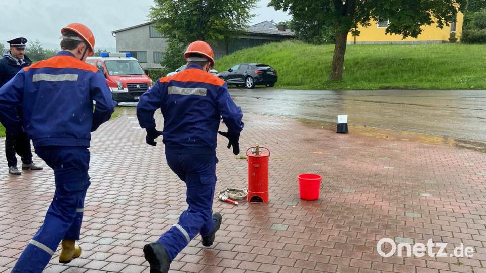 Bei der Prüfung geht es zur Sache. Bild: Sieglinde Schärtl