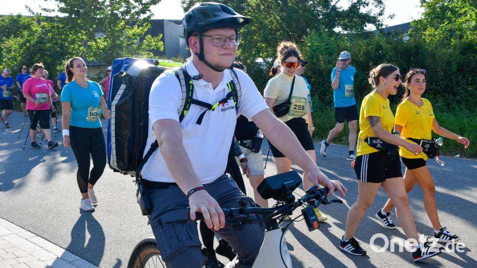 Auch Fahrradfahrer waren dabei. Bild: Petra Hartl