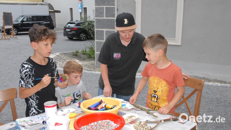 Bei der Blaskapelle konnte man seine eigenen Musikinstrumente basteln Bild: pop