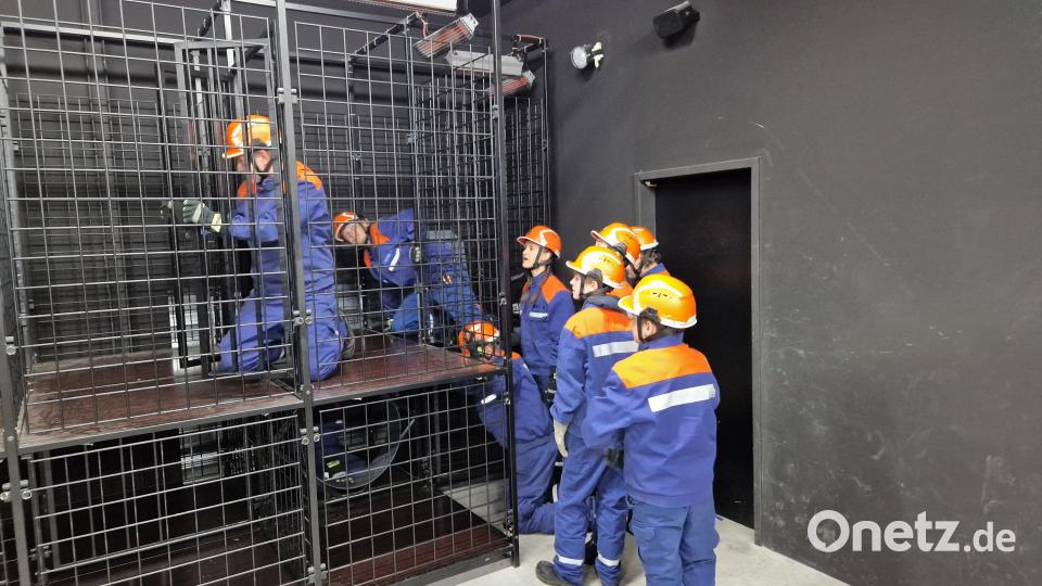 Auch die Besichtigung der Atemschutzstrecke in Neuhaus steht auf dem Programm. Bild: Karsten Drevenstedt/exb