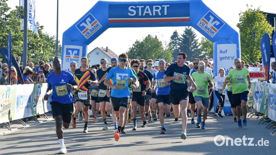 Knapp 2000 Teilnehmer gingen beim Firmenlauf an den Start. Bild: Petra Hartl