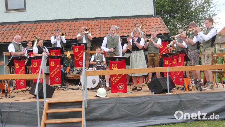 Die Blaskapelle Waldkirch begeistert beim Gartenfest. Bild: pi