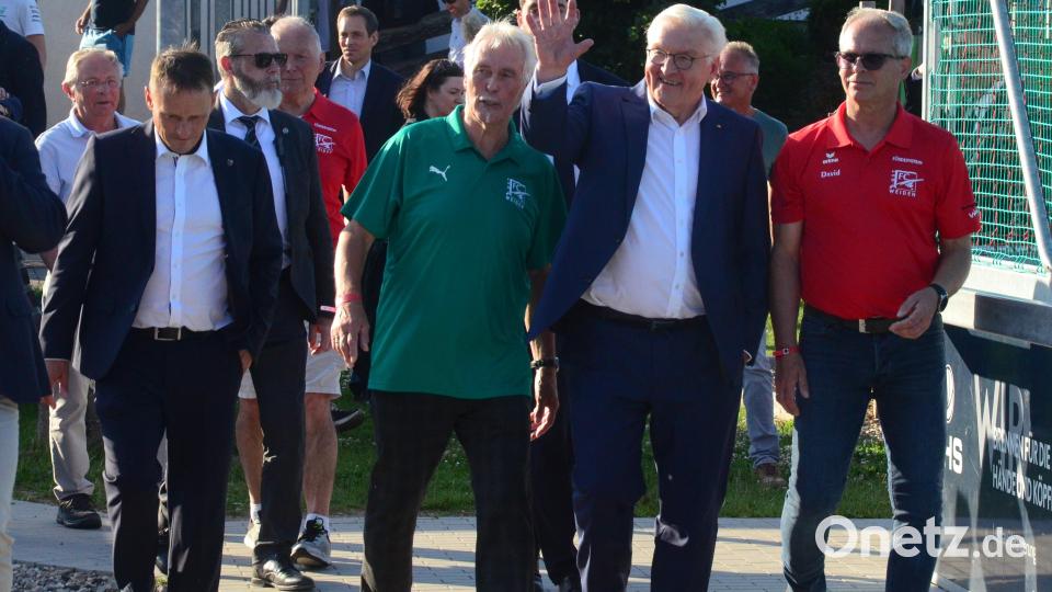 Frank-Walter Steinmeier beim Rundgang. Bild: Kunz
