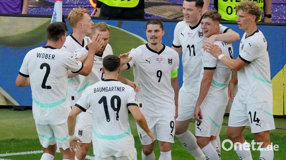 Ralf Rangnicks Truppe überzeugt bislang: Die österreichische Nationalmannschaft sicherte sich den Gruppensieg und muss im Achtelfinale am Dienstag gegen die türkische Vertretung antreten. Bild: Sören Stache/dpa