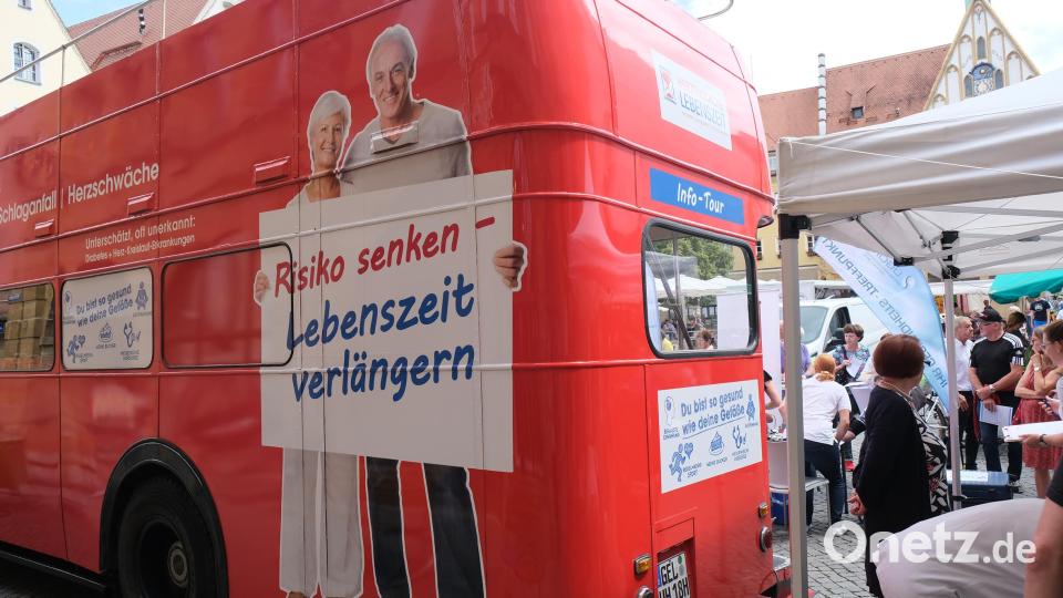 Der Infobus Schlaganfall machte bereits im vergangenen Jahr halt auf dem Amberger Marktplatz. Bild:  Klinikum/Dietl/exb