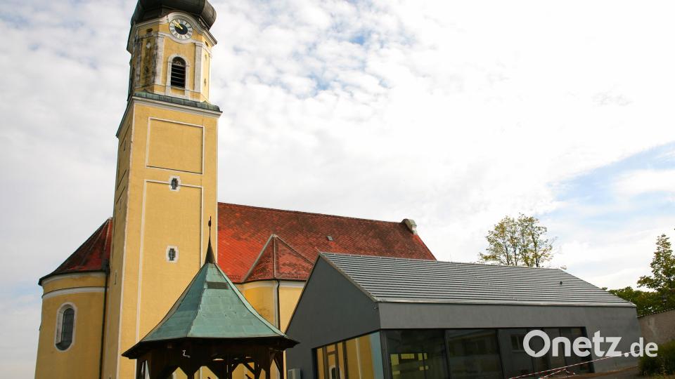 Die Pfarrkirche Herz-Jesu prägt nach außen das Bild der Markgemeinde Kohlberg und ist innen ein Schmuckstück für den Ort. Die Plätze im Gotteshaus werden bei der Primiz am 7. Juli und bei der Andacht am 30. Juni, sie findet einen Tag nach der Weihe statt, sicherlich gefüllt sein. Bild: war