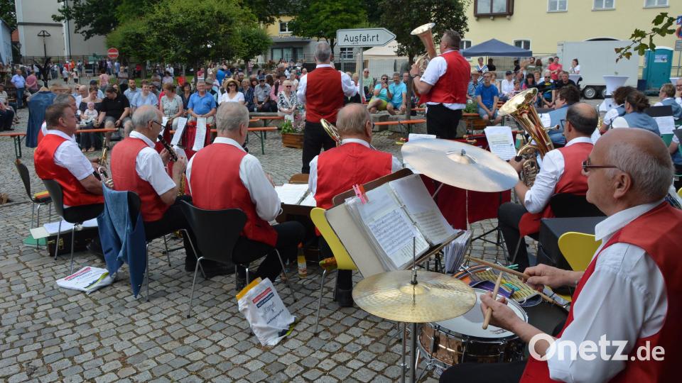 Zu Gast war die Schirndinger Formation „Böhmisch Blech“ mit Leiter Martin Neidhardt. Bild: jr
