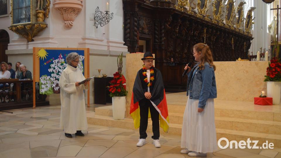 Mit einem kleinen Spiel wurden die Gottesdienste eröffnen. Bild: Christina Illmann/exb