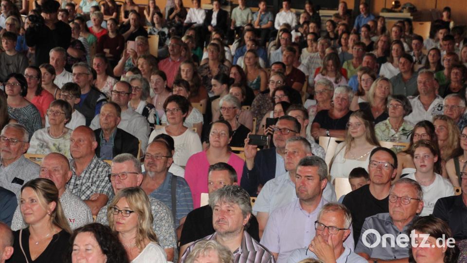 Hervorragend besucht war das Sommerkonzert der Stiftland-Gymnasiums im Kettelerhaus. Bild: kro