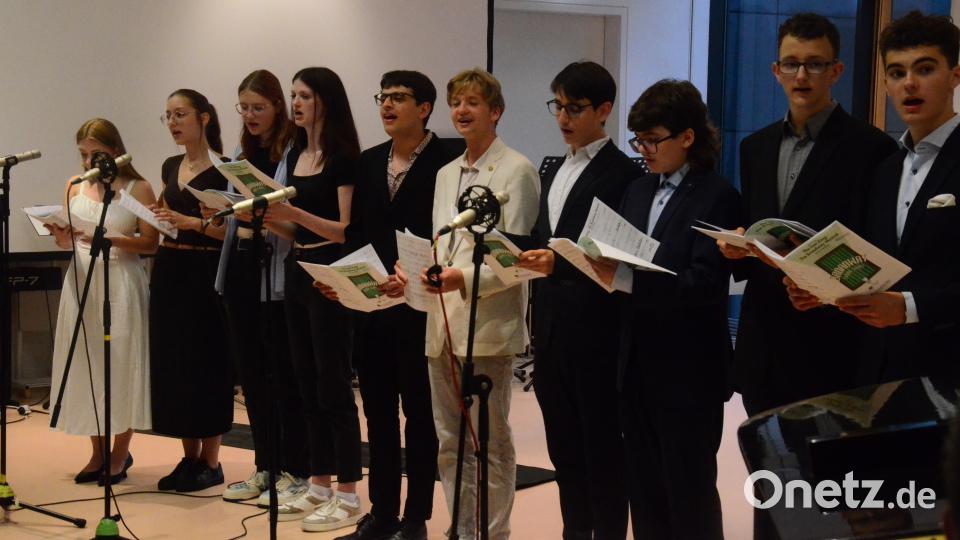 Der gemischte Chor singt ein Medley aus &quot;The Lions King&quot;. Bild: Kunz