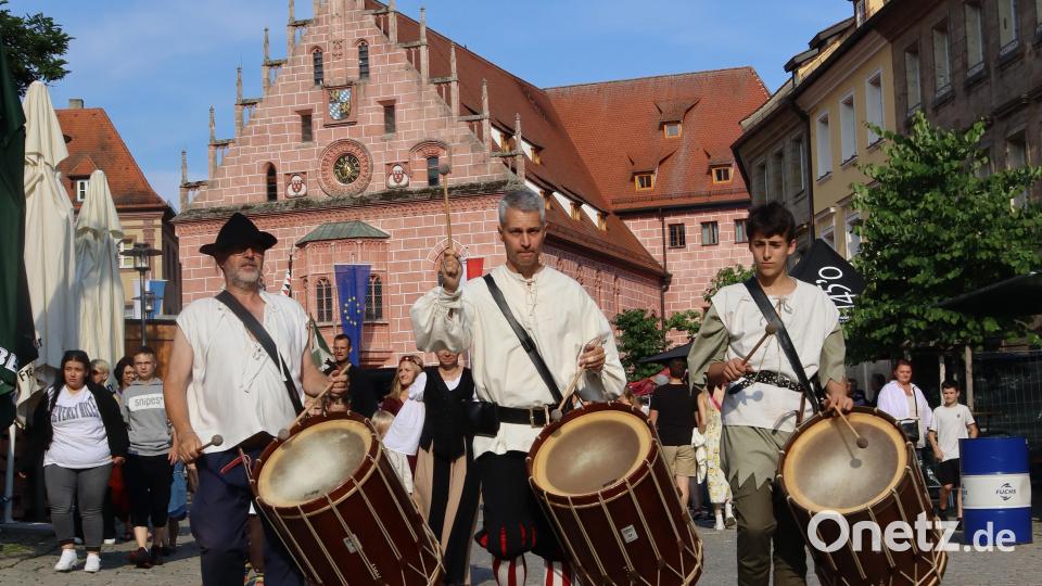 Die Trommler der historischen Gruppe Stiber-Fähnlein. Bild: mfh
