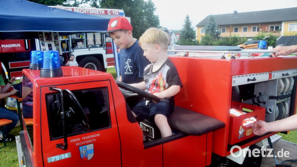 Ausgebucht den ganzen Nachmittag das Kinderfeuerwehrauto der &quot;Löschis&quot;. Bild: fz