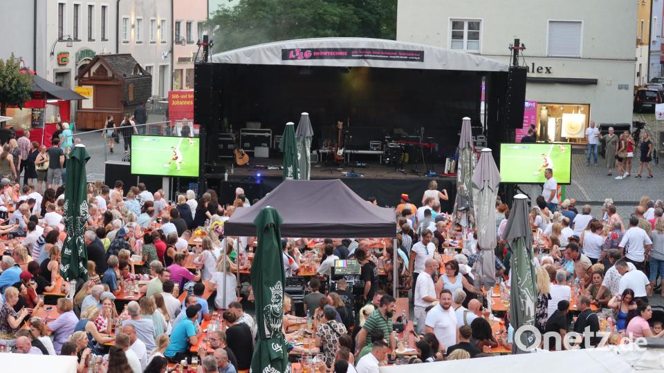 Public Viewing oder Konzertgenuss? Hier teilten sich die Meinungen. Bild: Kunz